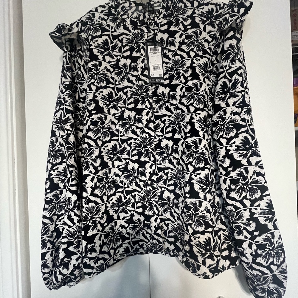 Vero Moda Black and White Floral button down Blouse NWT Size L